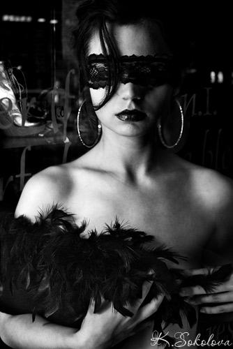 La chica del boa de plumas